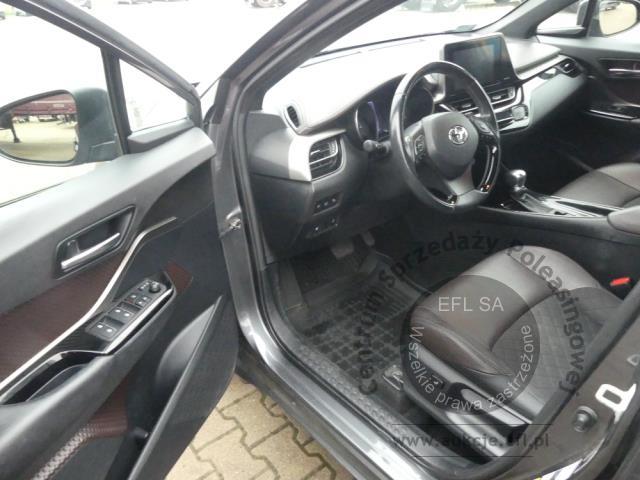 7 - TOYOTA C-HR 1.8 HYBRID CVT 2017r.