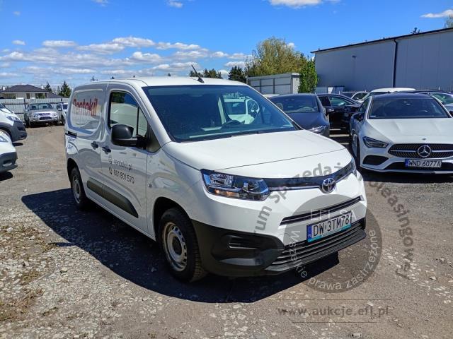 3 - Toyota Proace City 1.5 D-4D Standard  2022r. DW3TM78 Pojazd znajduje się w firmie ARCTOS GROUP sp. z o.o. Al. Krakowska 7, 02-183 Warszawa