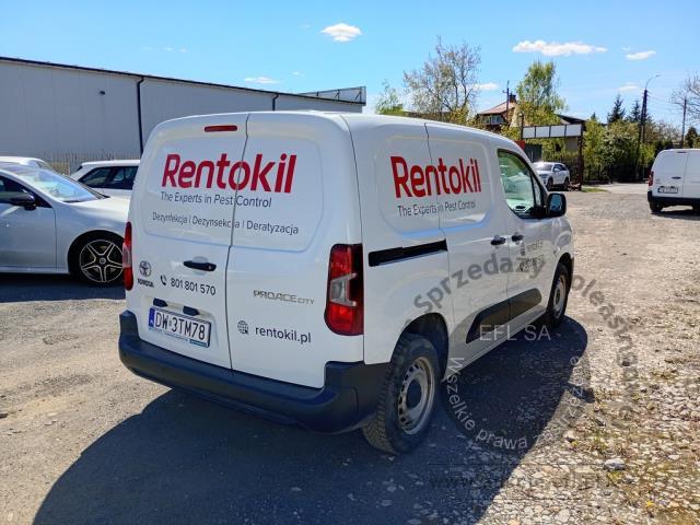 4 - Toyota Proace City 1.5 D-4D Standard  2022r. DW3TM78 Pojazd znajduje się w firmie ARCTOS GROUP sp. z o.o. Al. Krakowska 7, 02-183 Warszawa