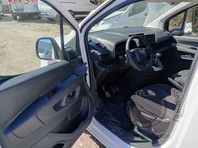9 - Toyota Proace City 1.5 D-4D Standard  2022r. DW3TM78 Pojazd znajduje się w firmie ARCTOS GROUP sp. z o.o. Al. Krakowska 7, 02-183 Warszawa