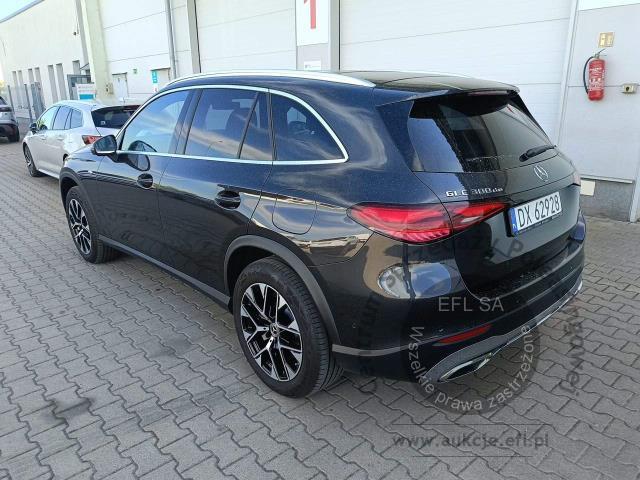 3 - Mercedes - Benz GLC 300 de 4-Matic Avantgarde 2025r. Pojazd znajduje się w firmie ARCTOS GROUP sp. z o.o. Al. Krakowska 7, 02-183 Warszawa
