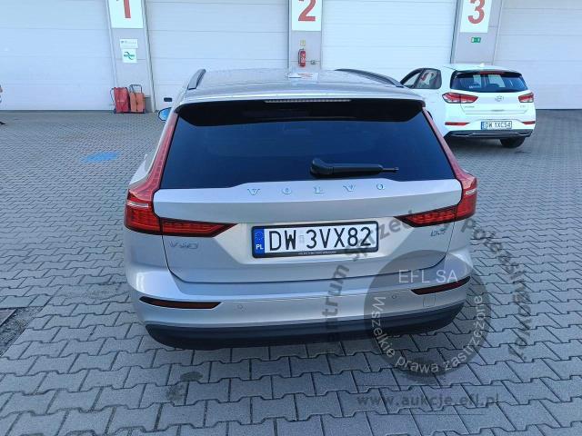 5 - Volvo Volvo V60 B3 B Core 2.0 MHEV 2023r. DW3VX82 Magnice