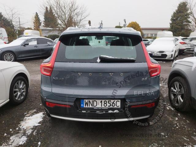3 - Volvo  XC40 B3 Core 2022r. WND1856C Pojazd znajduje się w firmie ARCTOS GROUP sp. z o.o. Al. Krakowska 7, 02-183 Warszawa