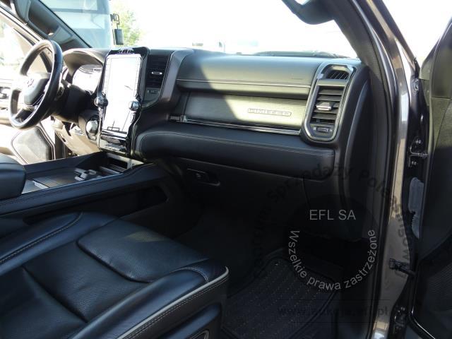 11 - RAM LIMITED 5.7 HEMI AUTOMAT 4x4 2023r.