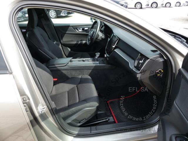 8 - VOLVO V60 2.0 D3 150KM KOMBI AUTOMAT 2019r.