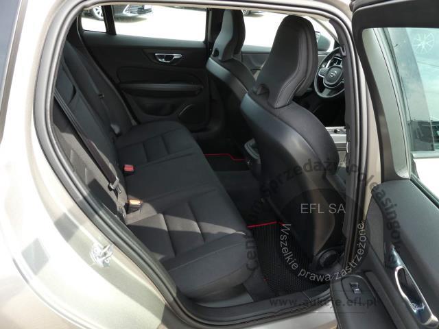 10 - VOLVO V60 2.0 D3 150KM KOMBI AUTOMAT 2019r.
