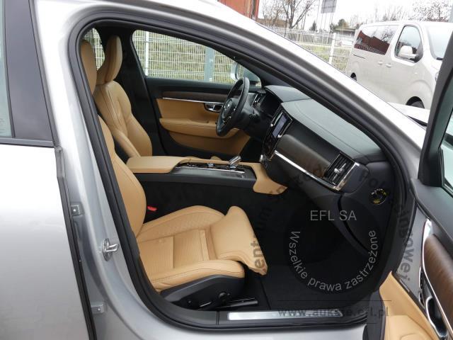 10 - Volvo V90 Cross Country B5 D AWD 2023r. WZ003GG AUTO MOTO CENTRUM Sp. z o.o. Poznań 61-312, ul. Ostrowska  328