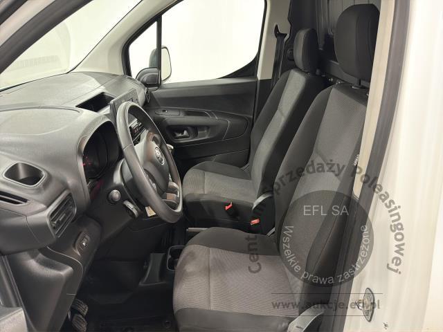 7 - Toyota Proace City 1.5 D-4D Standard 2,0t Active Furgon 2022r. DW6TX87 Pojazd znajduje się w firmie ARCTOS GROUP sp. z o.o. Al. Krakowska 7, 02-183 Warszawa