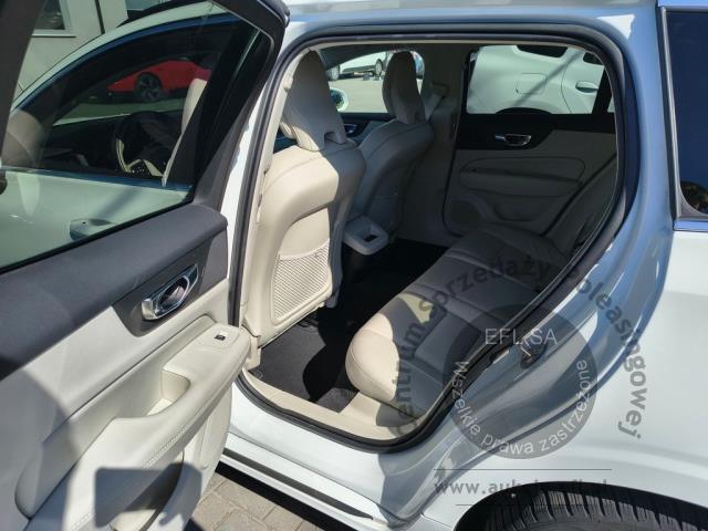 8 - Volvo V60 B4 B Momentum Pro aut 2022r. DW6RY09 UWAGA!! Pojazd znajduje się w lokalizacji: Janki, Al. Krakowska 52, 05-090 Janki