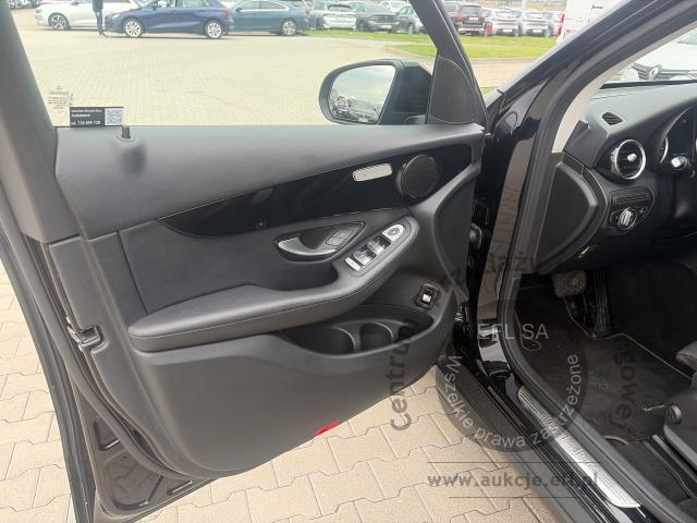 10 - EFL FINANCE MERCEDES - BENZ GLC 300e 4MATIC EQPOWER 2021r.