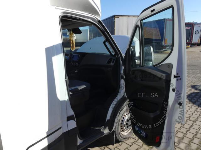 8 - IVECO / CARPOL DAILY 35S18 3.0 175KM SKRZYNIA 2022r.
