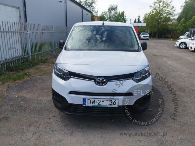 2 - Toyota Proace City 1.5 D-4D Standard  2024r. DW2YT36 Pojazd znajduje się w firmie ARCTOS GROUP sp. z o.o. Al. Krakowska 7, 02-183 Warszawa