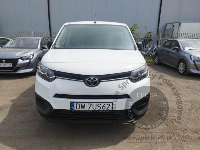 2 - Toyota  Proace City 2022r. DW7US62 Pojazd znajduje się w firmie ARCTOS GROUP sp. z o.o. Al. Krakowska 7, 02-183 Warszawa