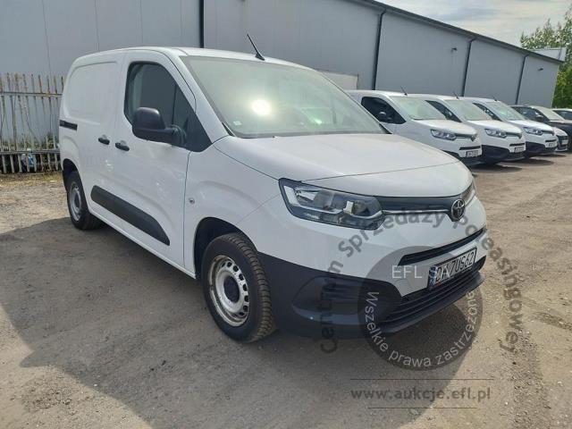 3 - Toyota  Proace City 2022r. DW7US62 Pojazd znajduje się w firmie ARCTOS GROUP sp. z o.o. Al. Krakowska 7, 02-183 Warszawa