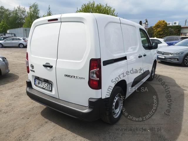 4 - Toyota  Proace City 2022r. DW7US62 Pojazd znajduje się w firmie ARCTOS GROUP sp. z o.o. Al. Krakowska 7, 02-183 Warszawa