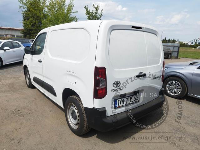 5 - Toyota  Proace City 2022r. DW7US62 Pojazd znajduje się w firmie ARCTOS GROUP sp. z o.o. Al. Krakowska 7, 02-183 Warszawa