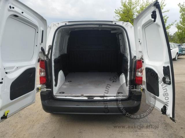 7 - Toyota  Proace City 2022r. DW7US62 Pojazd znajduje się w firmie ARCTOS GROUP sp. z o.o. Al. Krakowska 7, 02-183 Warszawa
