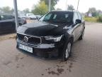 Volvo XC40 B3 Core aut 2023r. WZ778GR Pojazd znajduje się w firmie ARCTOS GROUP sp. z o.o. Al. Krakowska 7, 02-183 Warszawa