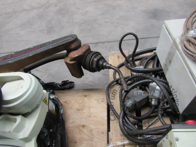9 - Robot spawalniczy Kawasaki BA006L