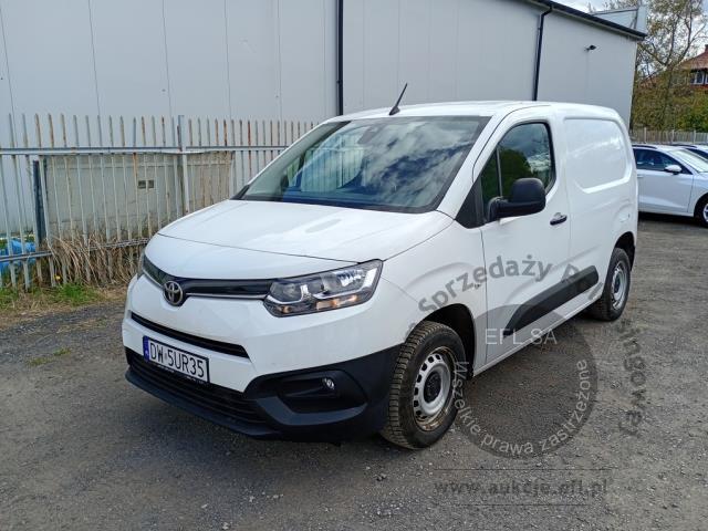 1 - Toyota Proace City 1.5 D-4D Standard  2022r. DW5UR35 Pojazd znajduje się w firmie ARCTOS GROUP sp. z o.o. Al. Krakowska 7, 02-183 Warszawa