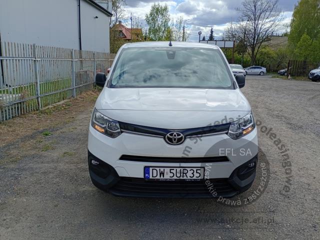 2 - Toyota Proace City 1.5 D-4D Standard  2022r. DW5UR35 Pojazd znajduje się w firmie ARCTOS GROUP sp. z o.o. Al. Krakowska 7, 02-183 Warszawa