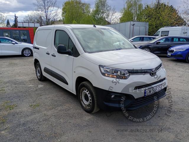3 - Toyota Proace City 1.5 D-4D Standard  2022r. DW5UR35 Pojazd znajduje się w firmie ARCTOS GROUP sp. z o.o. Al. Krakowska 7, 02-183 Warszawa