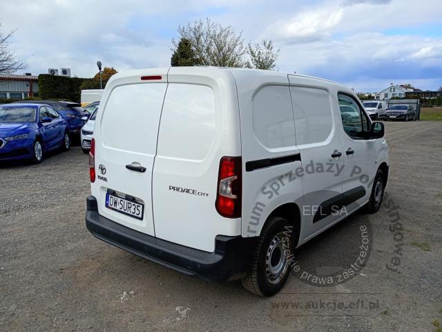 4 - Toyota Proace City 1.5 D-4D Standard  2022r. DW5UR35 Pojazd znajduje się w firmie ARCTOS GROUP sp. z o.o. Al. Krakowska 7, 02-183 Warszawa