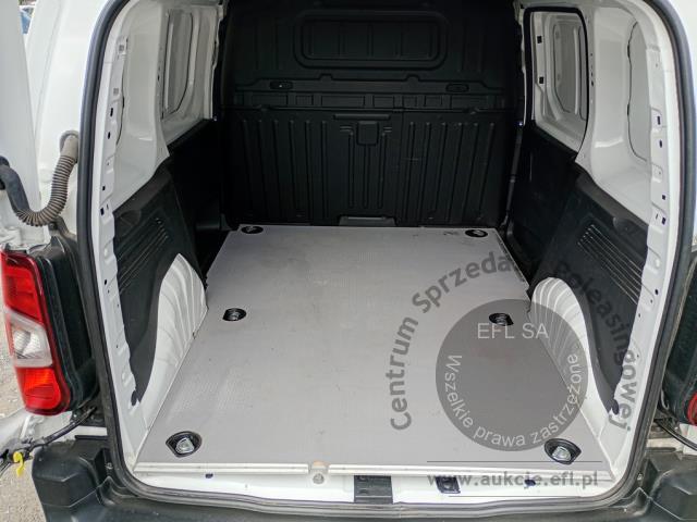 7 - Toyota Proace City 1.5 D-4D Standard  2022r. DW5UR35 Pojazd znajduje się w firmie ARCTOS GROUP sp. z o.o. Al. Krakowska 7, 02-183 Warszawa