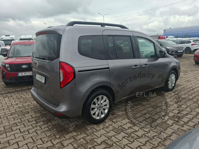 4 - MERCEDES-BENZ T180 D PROGRESSIVE AUTOMAT 2025r. DX69887 Pojazd znajduje się w firmie MDM AUTO sp. z o.o. ul. Morska 78A, 81-225 Gdynia