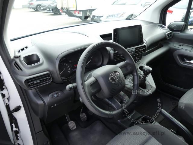 7 - Toyota Proace City Verso 1.5 D-4D  2023r. DW5WK53 Magnice