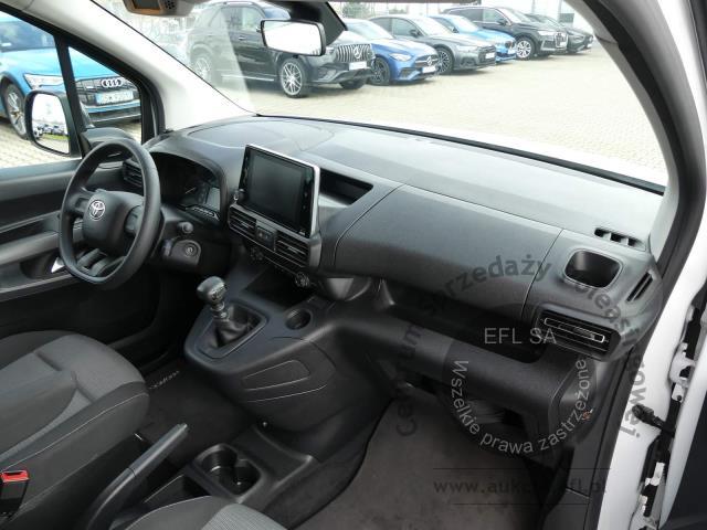 8 - Toyota Proace City Verso 1.5 D-4D  2023r. DW5WK53 Magnice