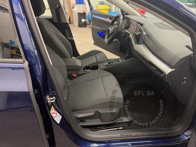 8 - Volkswagen Golf VIII 1.5 eTSI EVO Life 2024r. DX12675 Magnice