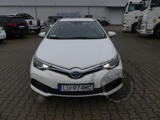 2 - TOYOTA  AURIS 1.8 HYBRID 135 ACTIVE 2017r.