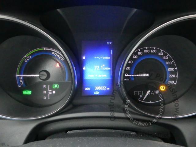 6 - TOYOTA  AURIS 1.8 HYBRID 135 ACTIVE 2017r.