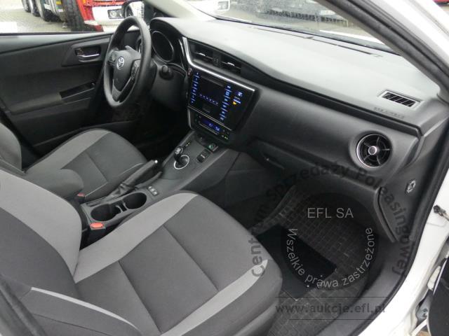 7 - TOYOTA  AURIS 1.8 HYBRID 135 ACTIVE 2017r.