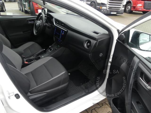 8 - TOYOTA  AURIS 1.8 HYBRID 135 ACTIVE 2017r.