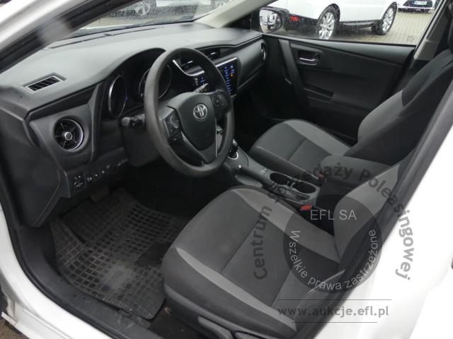 10 - TOYOTA  AURIS 1.8 HYBRID 135 ACTIVE 2017r.