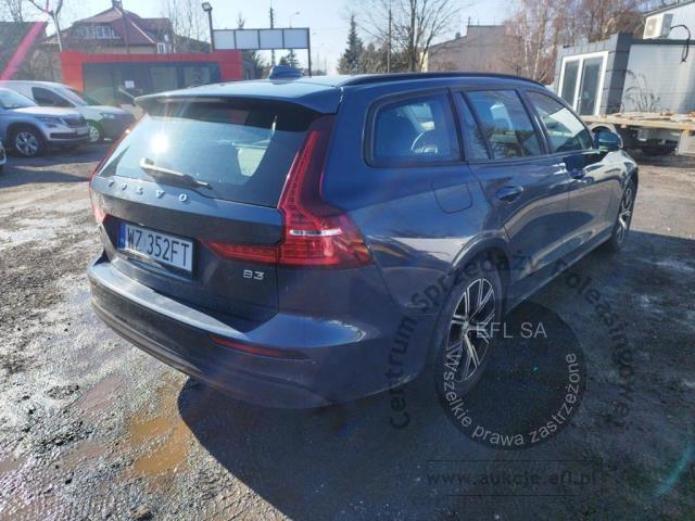 7 - Volvo V60 B3 B Essential aut Kombi 2022r. WZ352FT Pojazd znajduje się w firmie ARCTOS GROUP sp. z o.o. Al. Krakowska 7, 02-183 Warszawa