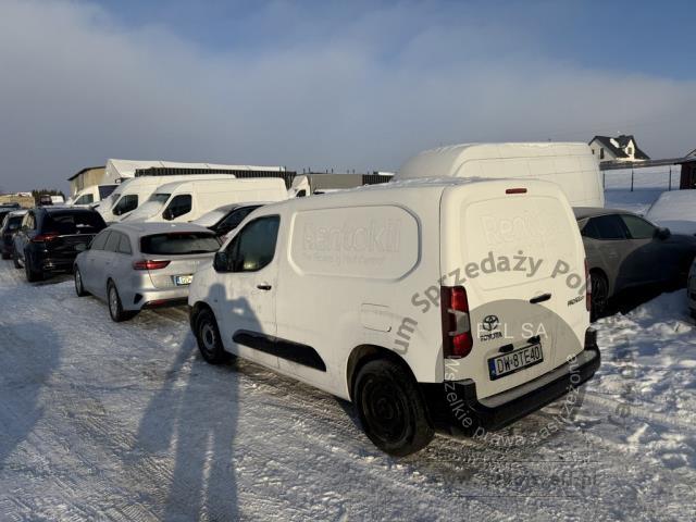 2 - Toyota Proace City 1.5 D-4D Standard  2022r. DW8TE40 Pojazd znajduje się w firmie MDM AUTO sp. z o.o. ul. Zawodników 1, 80-729 Gdańsk