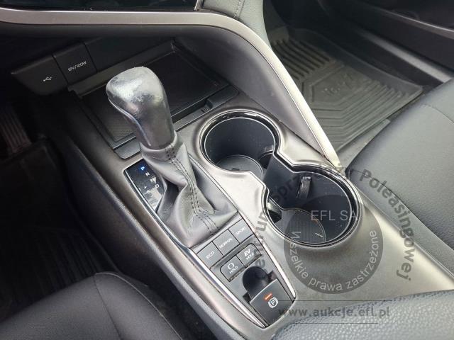 15 - TOYOTA CAMRY 2.5 HYBRID CVT COMFORT 2021r.