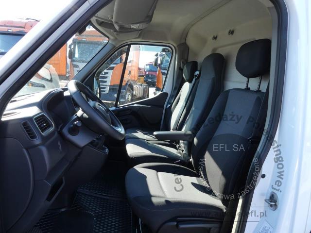 11 - RENAULT MASTER 2.3 145KM FURGON 2022r.