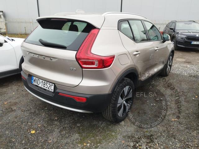 4 - Volvo  XC40 B3 Core aut 2022r. WND1852C Pojazd znajduje się w firmie ARCTOS GROUP sp. z o.o. Al. Krakowska 7, 02-183 Warszawa