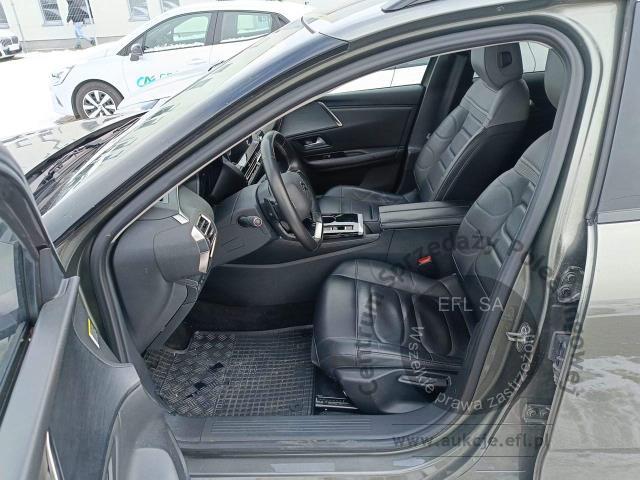 5 - Citroen C5 X 1.6 PureTech Shine EAT8 2022r. DW9UA36 Pojazd znajduje się w firmie AACAR sp. z o.o. Jawornik 90, 32-400 Myślenice