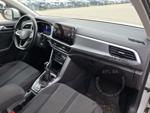 8 - Volkswagen T-ROC 1.5 TSI Life Hatchback 2023r. DW7WC07 Pojazd znajduje się w firmie MDM AUTO sp. z o.o. ul. Zawodników 1, 80-729 Gdańsk