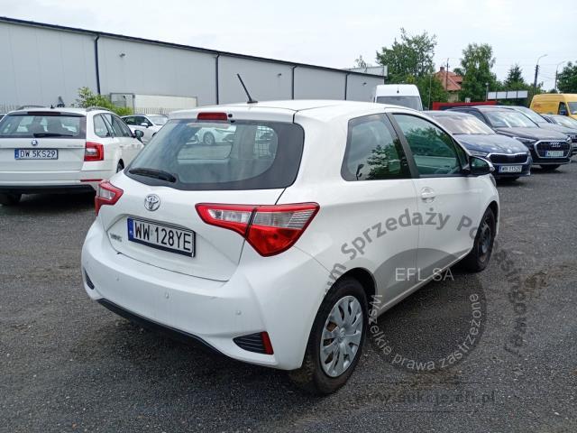 4 - Toyota Yaris 1.5 Active 2017r. WW128YE Pojazd znajduje się w firmie ARCTOS GROUP sp. z o.o. Al. Krakowska 7, 02-183 Warszawa