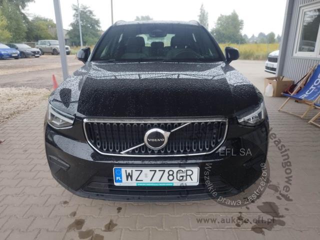 2 - Volvo XC40 B3 Core aut 2023r. WZ778GR Pojazd znajduje się w firmie ARCTOS GROUP sp. z o.o. Al. Krakowska 7, 02-183 Warszawa