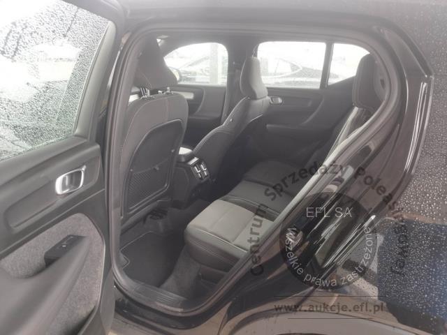 8 - Volvo XC40 B3 Core aut 2023r. WZ778GR Pojazd znajduje się w firmie ARCTOS GROUP sp. z o.o. Al. Krakowska 7, 02-183 Warszawa