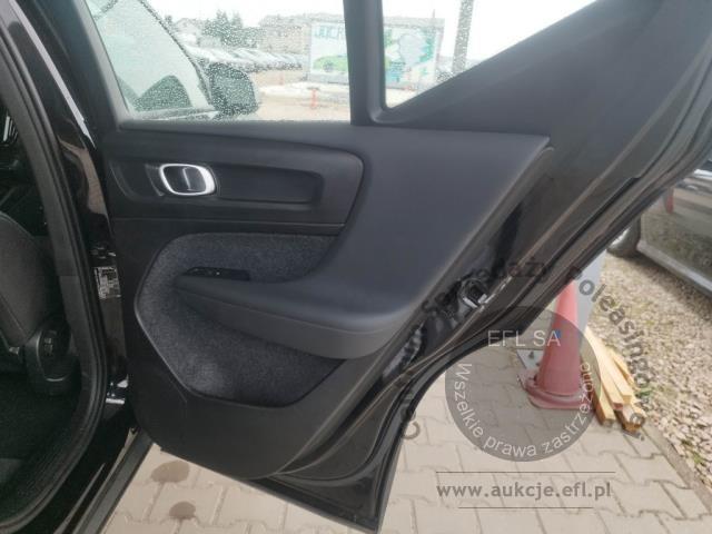 10 - Volvo XC40 B3 Core aut 2023r. WZ778GR Pojazd znajduje się w firmie ARCTOS GROUP sp. z o.o. Al. Krakowska 7, 02-183 Warszawa