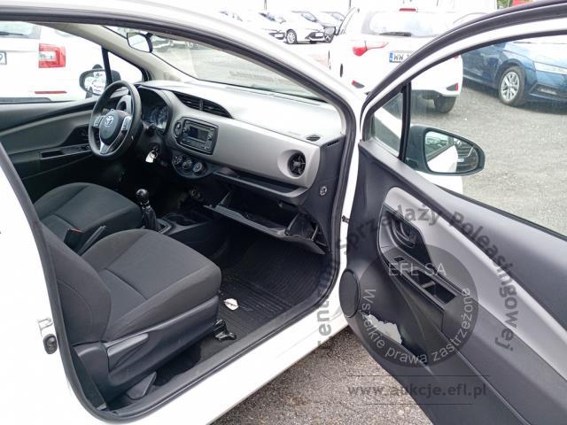 8 - Toyota Yaris 1.5 Active 2017r. WW122YE Pojazd znajduje się w firmie ARCTOS GROUP sp. z o.o. Al. Krakowska 7, 02-183 Warszawa