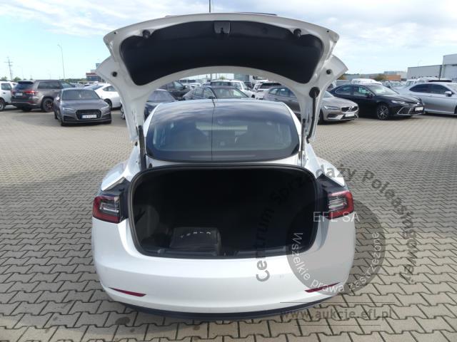 14 - TESLA MODEL 3 2021r.